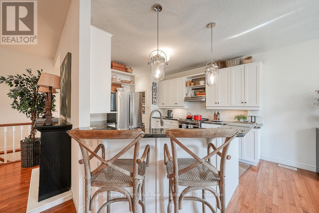 428 Lakeview Drive, Woodstock, Ontario  N4T 1V3 - Photo 11 - X12446644