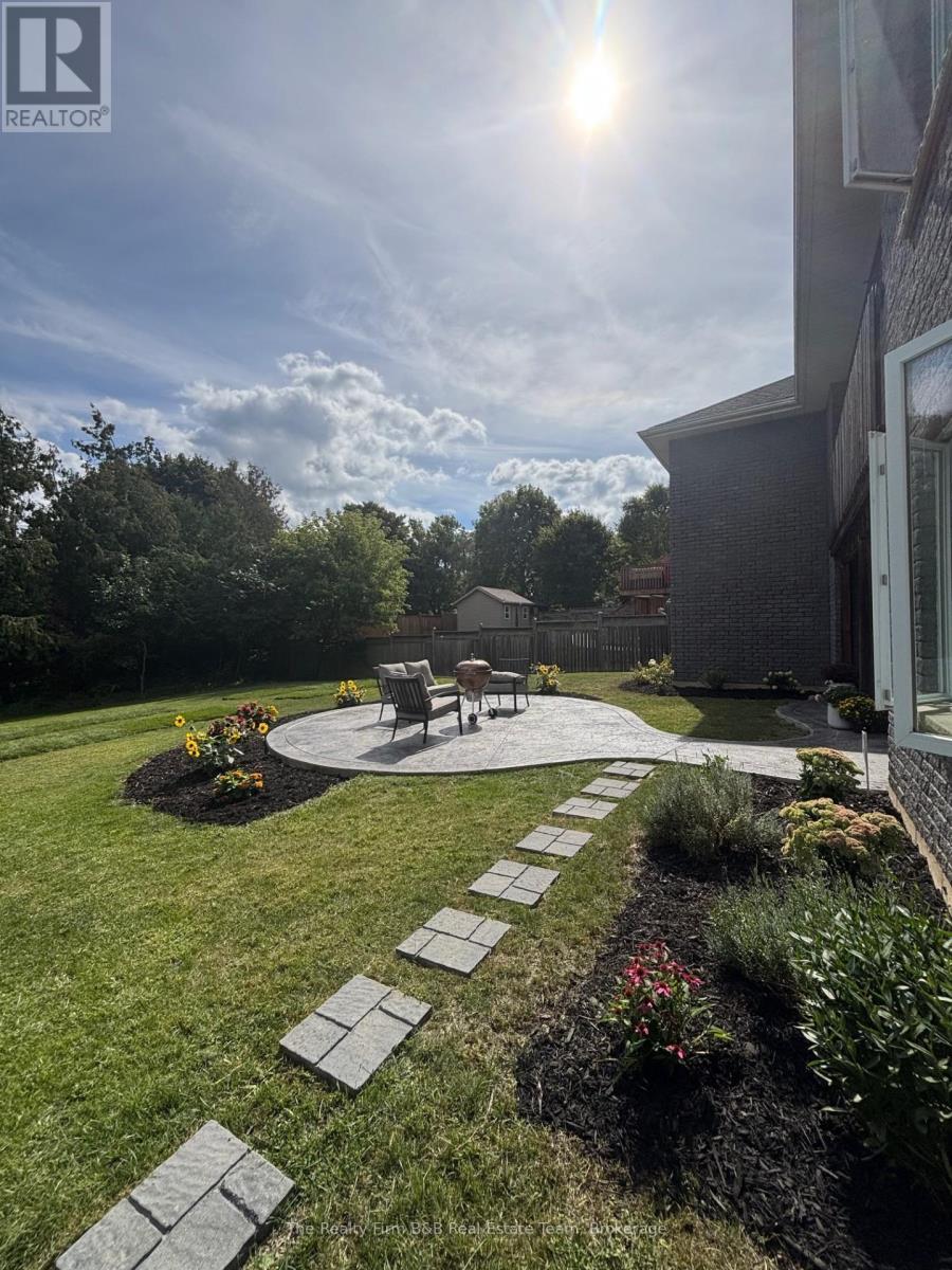 428 Lakeview Drive, Woodstock, Ontario  N4T 1V3 - Photo 3 - X12446644