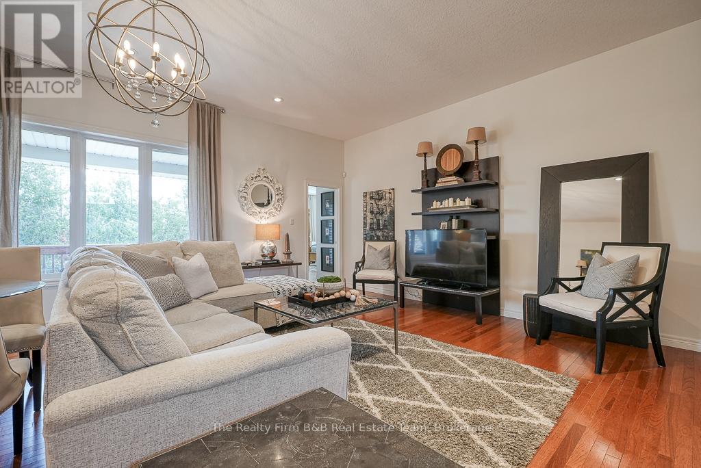 428 Lakeview Drive, Woodstock, Ontario  N4T 1V3 - Photo 6 - X12446644