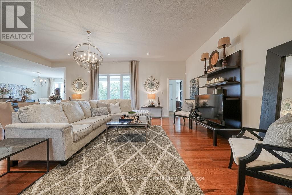 428 Lakeview Drive, Woodstock, Ontario  N4T 1V3 - Photo 7 - X12446644