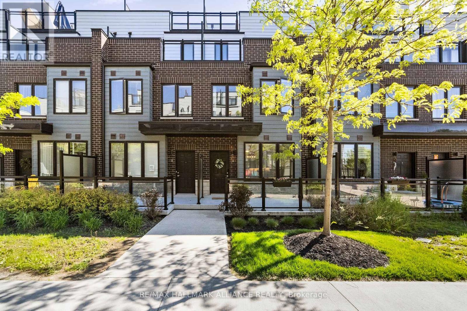 12 - 1150 Stroud Lane, Mississauga (Clarkson), Ontario  L5J 0B3 - Photo 1 - W12446536