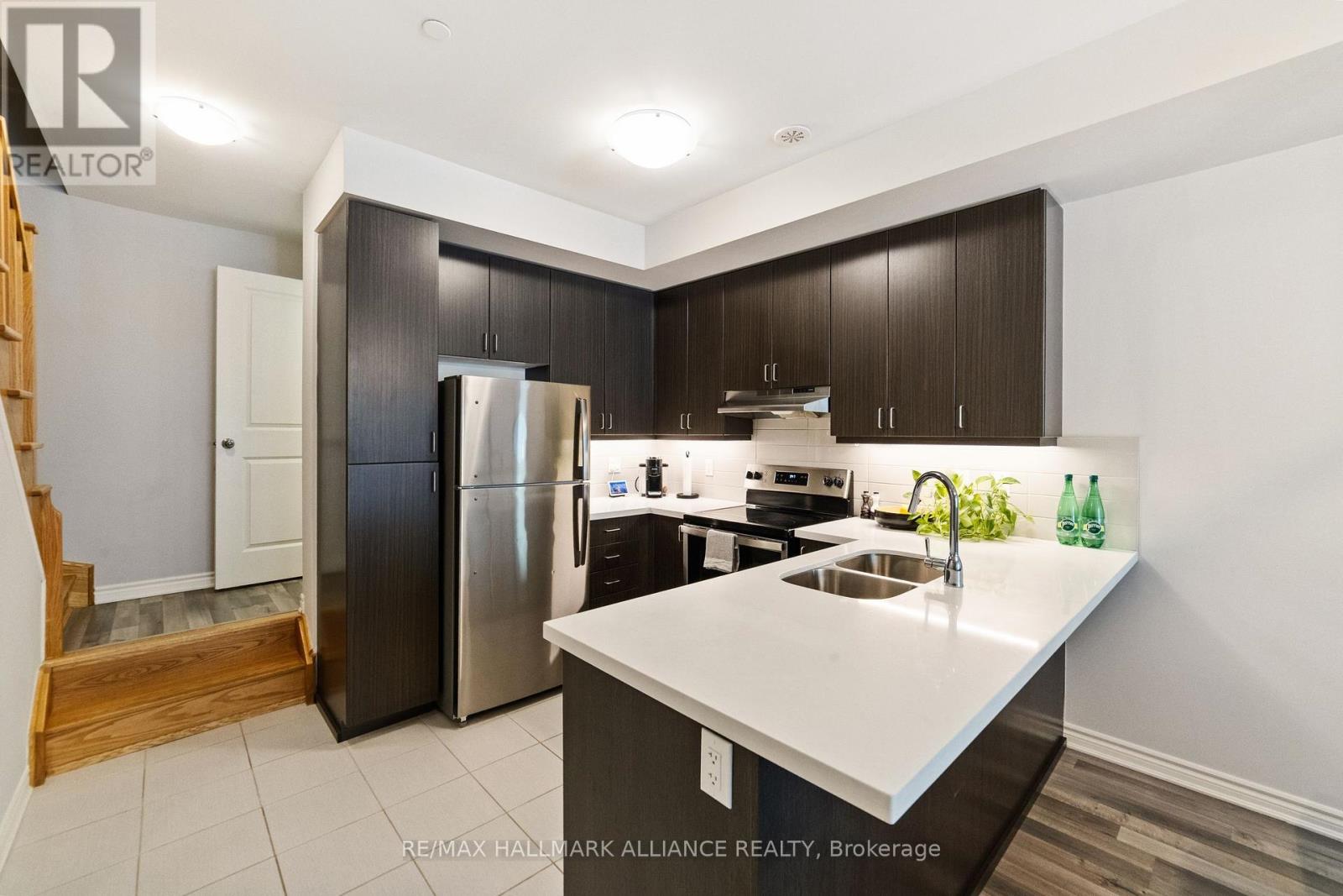 12 - 1150 Stroud Lane, Mississauga (Clarkson), Ontario  L5J 0B3 - Photo 8 - W12446536