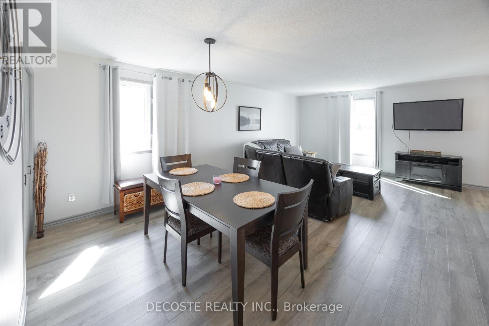 515 Tobin Street, North Glengarry, Ontario  K0C 1A0 - Photo 14 - X12446645