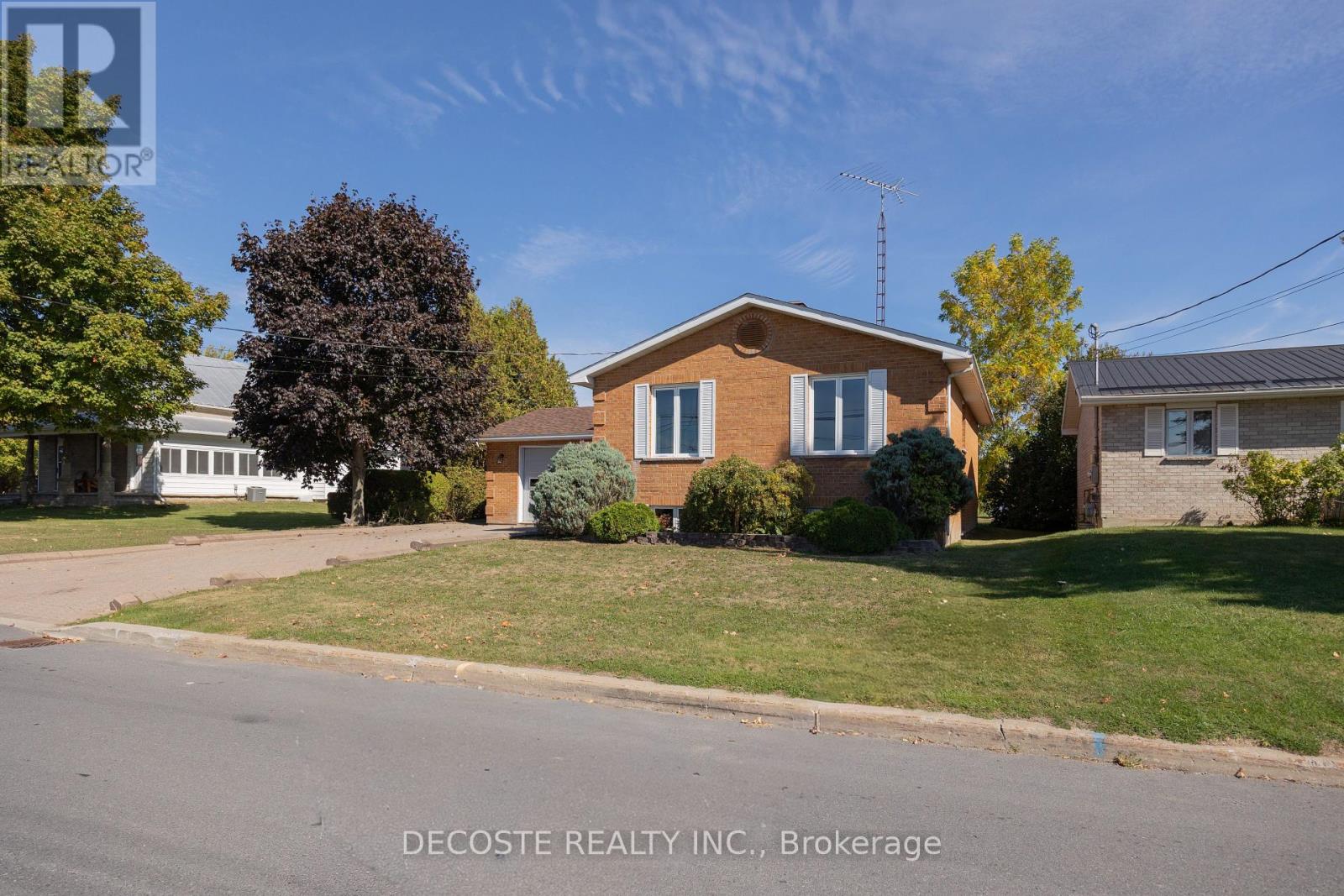 515 Tobin Street, North Glengarry, Ontario  K0C 1A0 - Photo 3 - X12446645