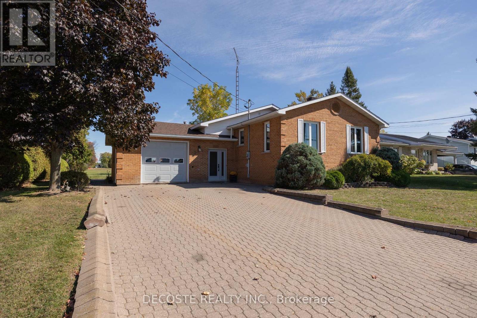 515 Tobin Street, North Glengarry, Ontario  K0C 1A0 - Photo 32 - X12446645