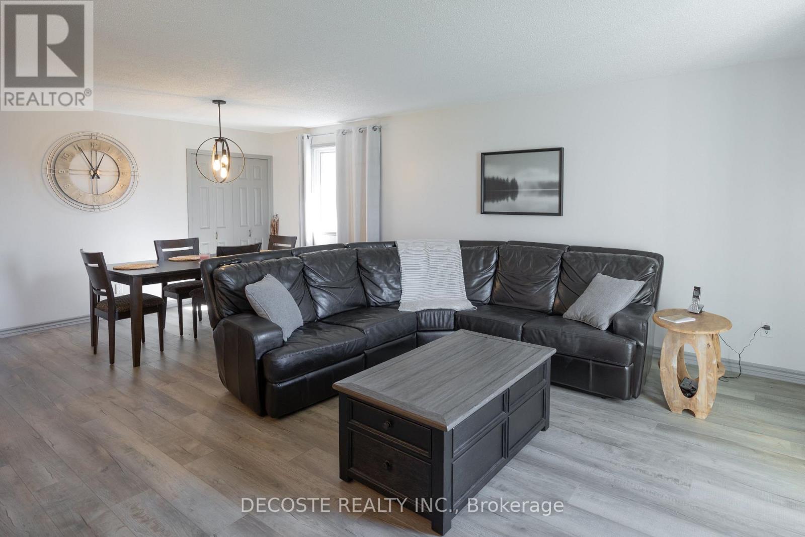 515 Tobin Street, North Glengarry, Ontario  K0C 1A0 - Photo 8 - X12446645