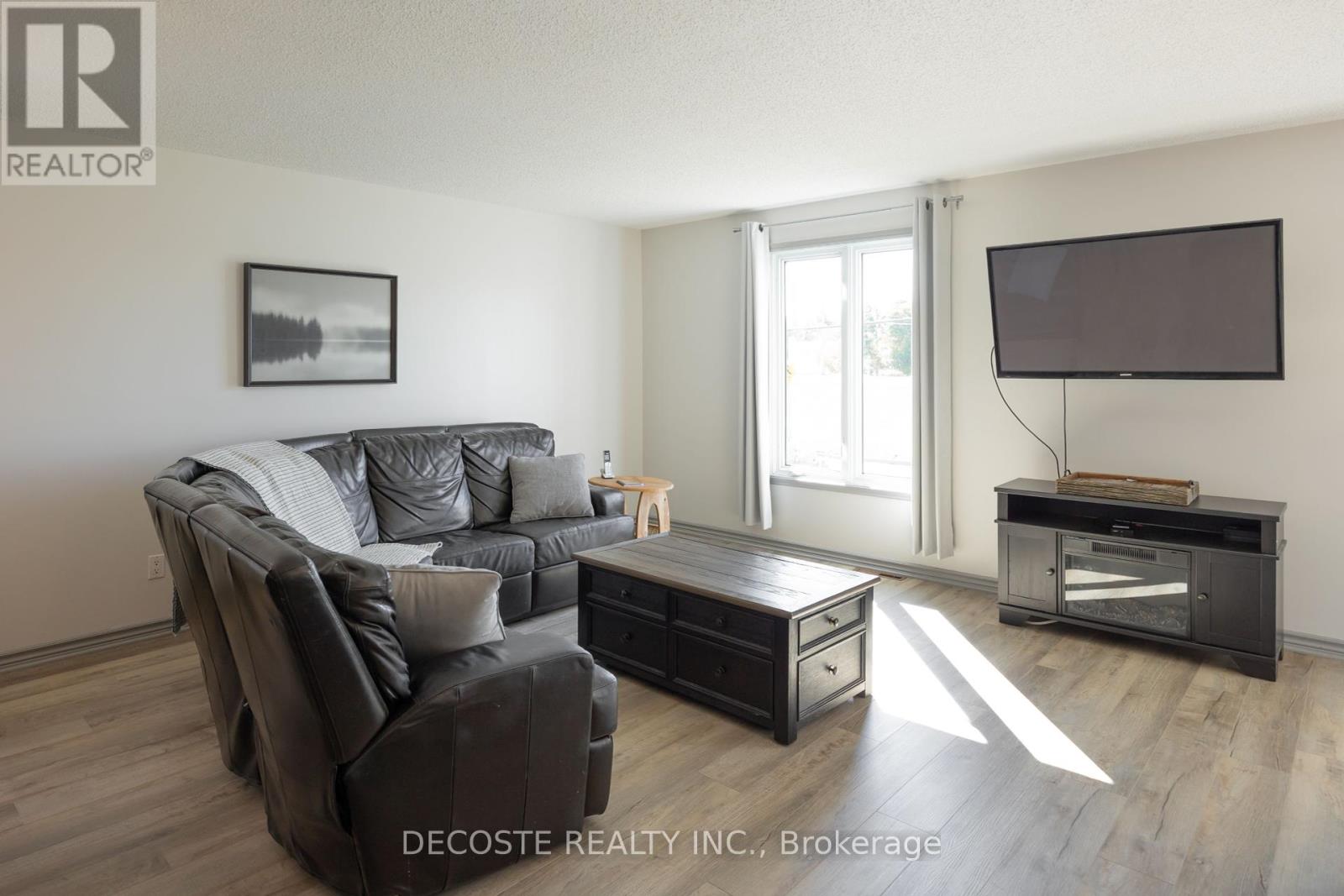 515 Tobin Street, North Glengarry, Ontario  K0C 1A0 - Photo 9 - X12446645