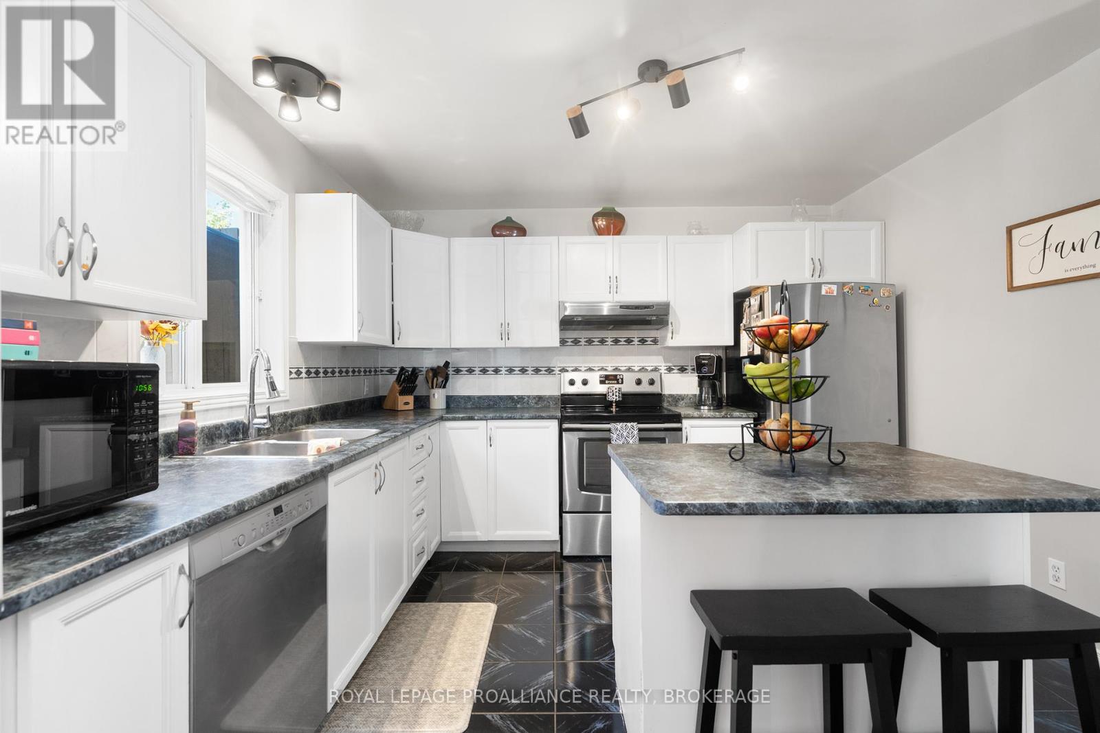 991 Waterbury Crescent, Kingston, Ontario  K7M 8V4 - Photo 13 - X12444184