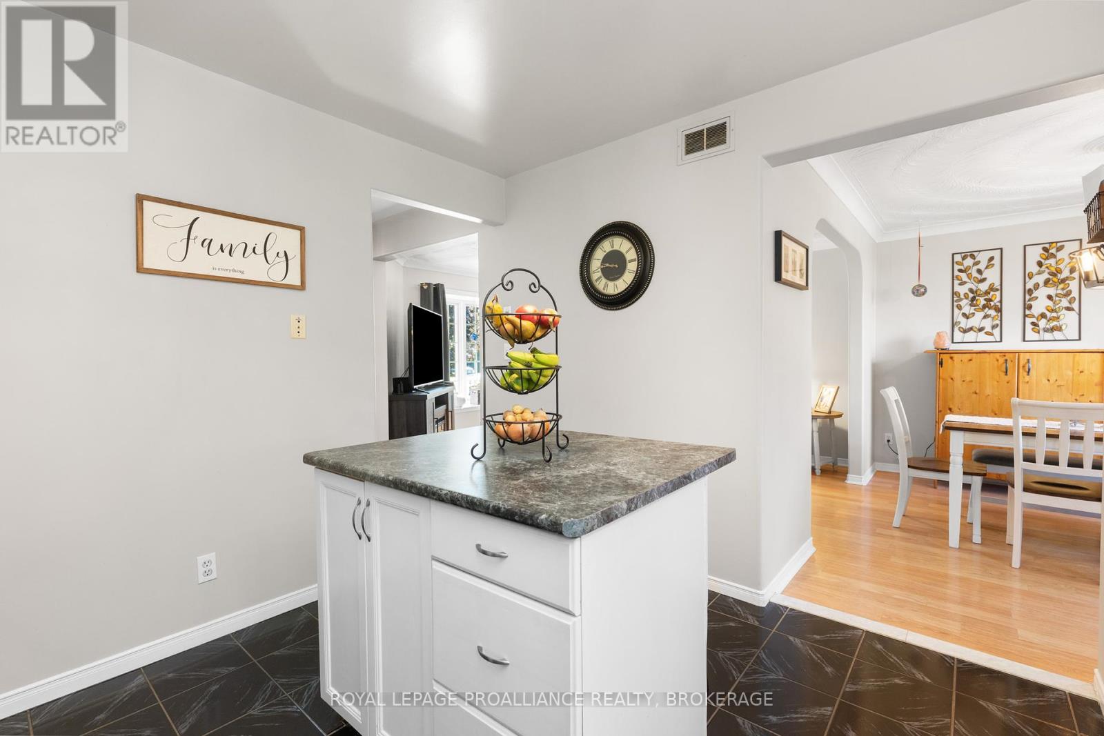 991 Waterbury Crescent, Kingston, Ontario  K7M 8V4 - Photo 15 - X12444184