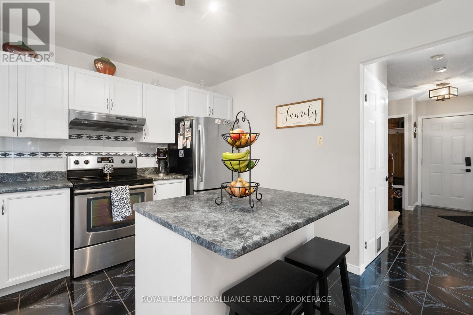 991 Waterbury Crescent, Kingston, Ontario  K7M 8V4 - Photo 14 - X12444184