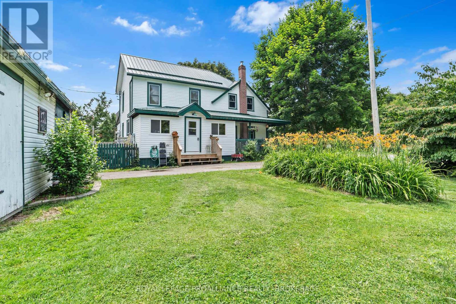 718 Jones Falls Road, Rideau Lakes, Ontario  K0G 1E0 - Photo 3 - X12446366
