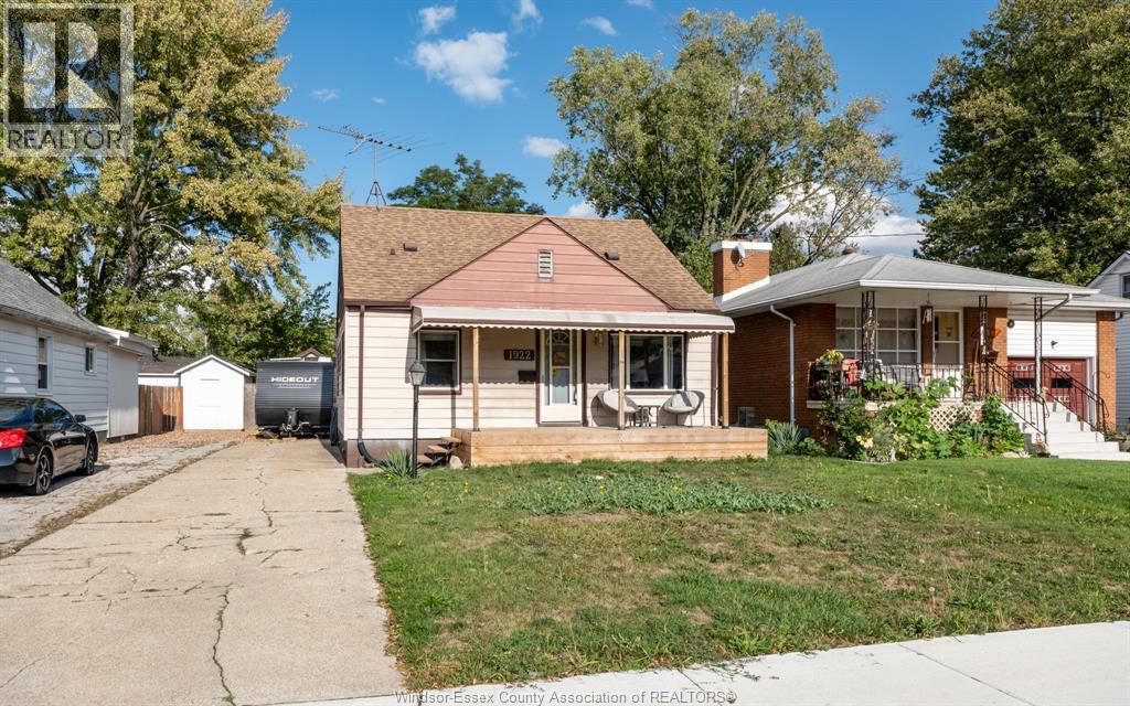 MLS# 25025352: 1922 FERNDALE, Windsor, Canada