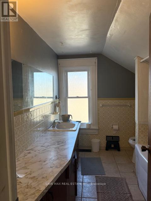 105 Bald Street, Welland, Ontario  L3C 5C2 - Photo 14 - X12446473