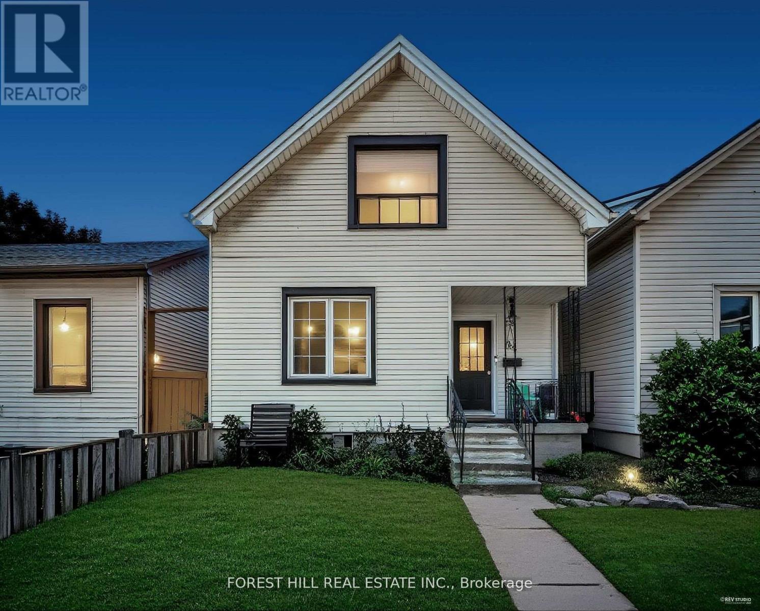 22 Harvey Street, Hamilton, Ontario  L8L 2L8 - Photo 2 - X12446478