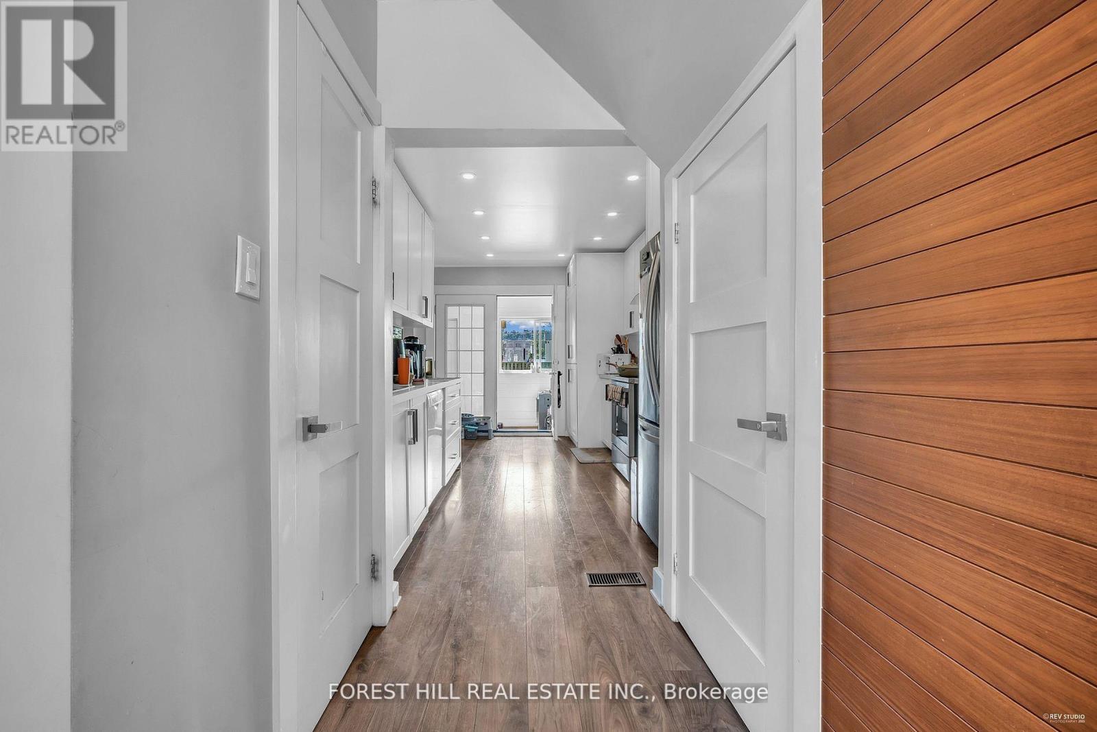 22 Harvey Street, Hamilton, Ontario  L8L 2L8 - Photo 4 - X12446478
