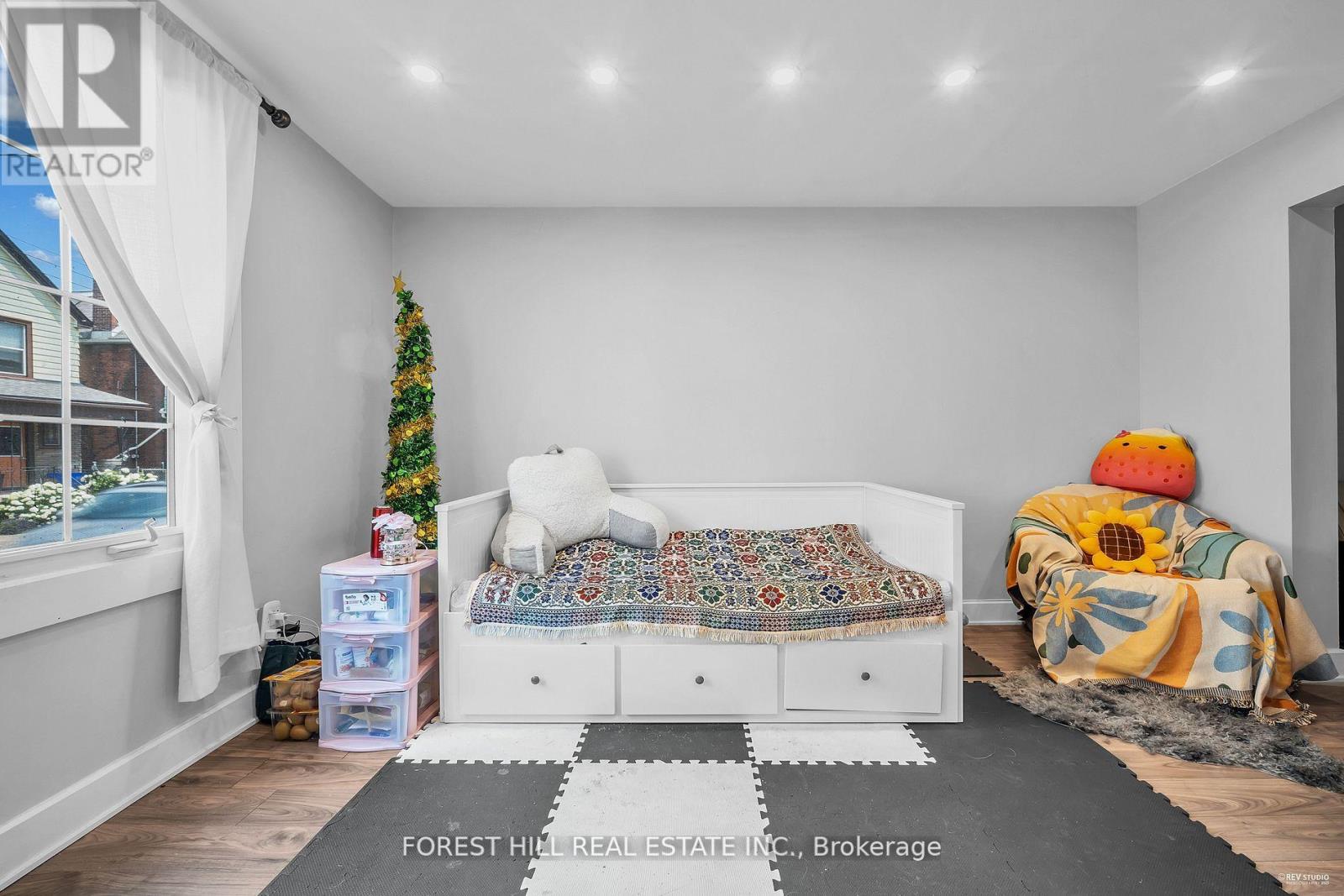 22 Harvey Street, Hamilton, Ontario  L8L 2L8 - Photo 7 - X12446478