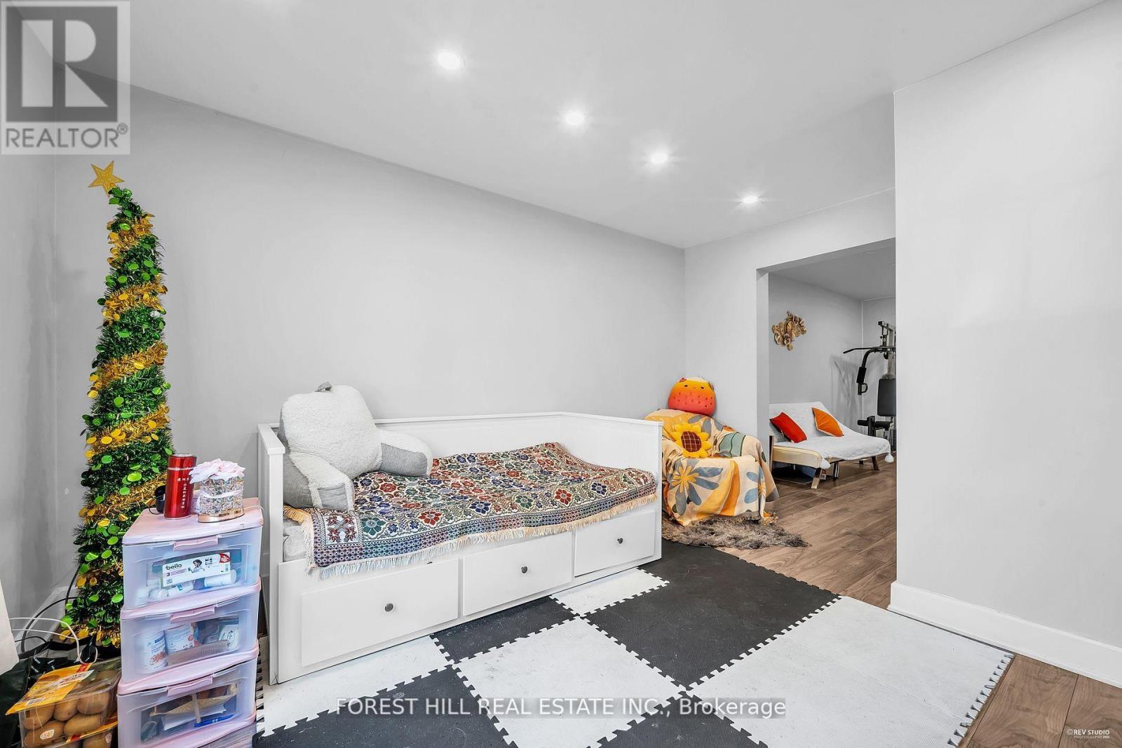 22 Harvey Street, Hamilton, Ontario  L8L 2L8 - Photo 8 - X12446478