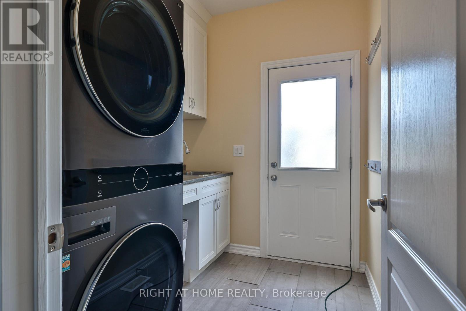 823 Greenly Drive, Cobourg, Ontario  K9A 0C6 - Photo 17 - X12446497
