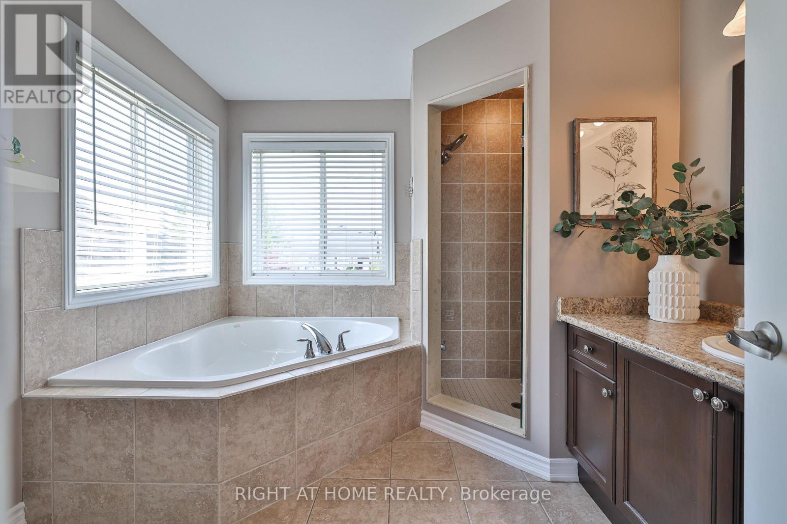 823 Greenly Drive, Cobourg, Ontario  K9A 0C6 - Photo 23 - X12446497