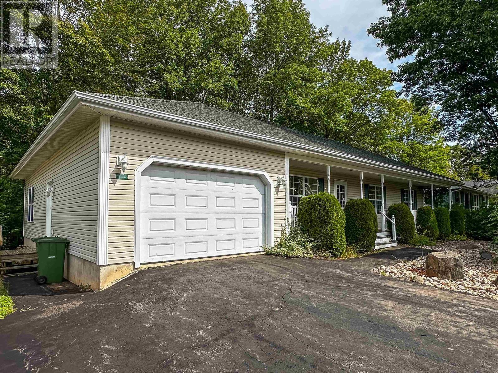 28 Bishop Avenue, New Minas, Nova Scotia  B4N 3N9 - Photo 4 - 202522966