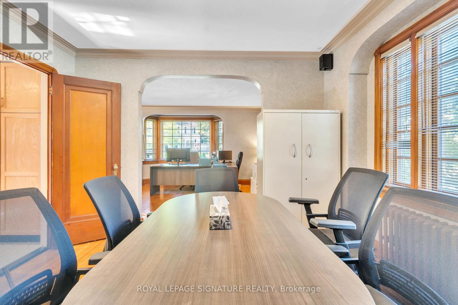 221 Hanna Road, Toronto (Leaside), Ontario  M4G 3P2 - Photo 13 - C12446559