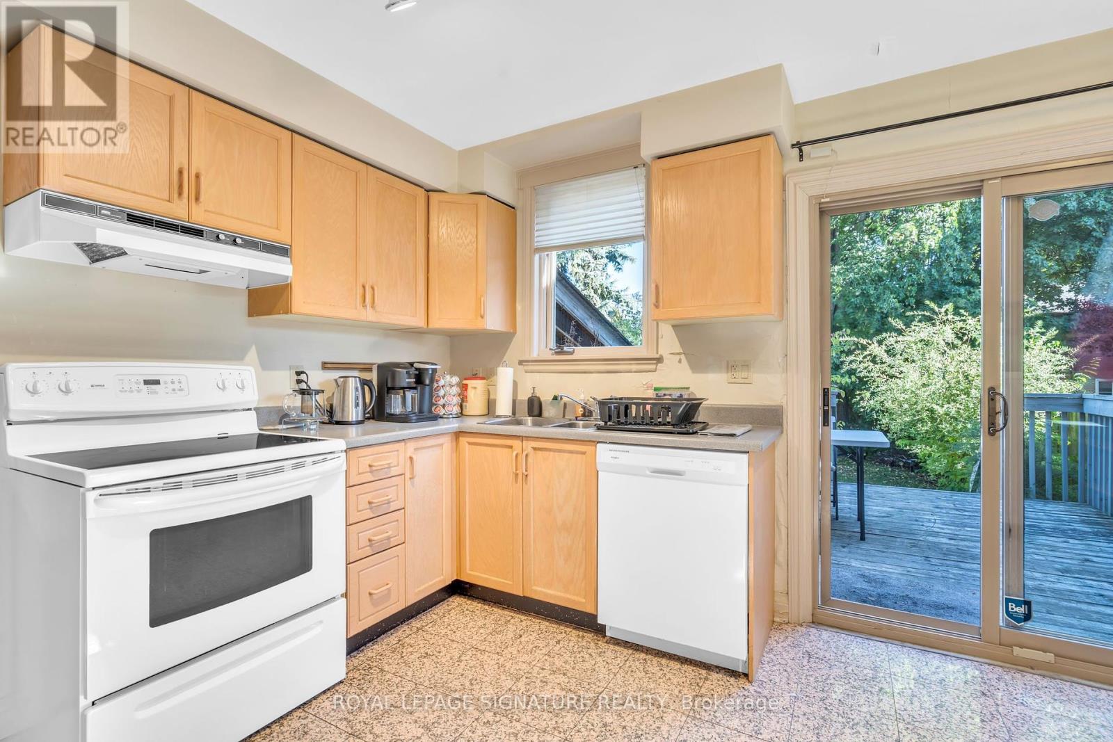 221 Hanna Road, Toronto (Leaside), Ontario  M4G 3P2 - Photo 14 - C12446559
