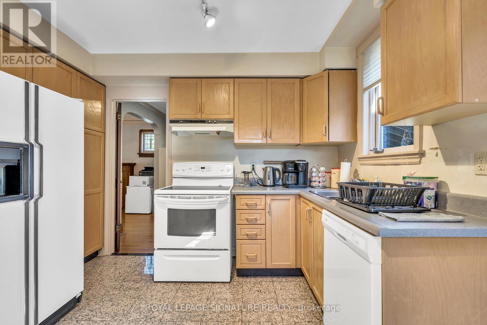 221 Hanna Road, Toronto (Leaside), Ontario  M4G 3P2 - Photo 15 - C12446559