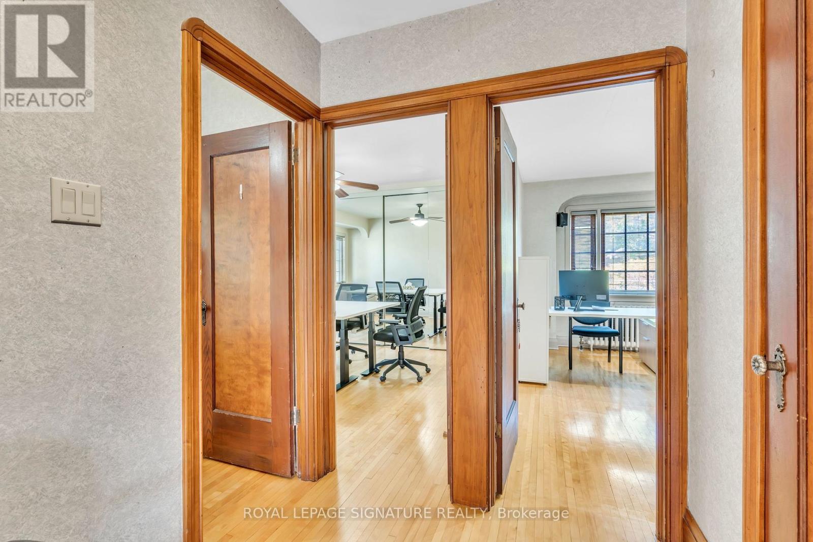 221 Hanna Road, Toronto (Leaside), Ontario  M4G 3P2 - Photo 17 - C12446559