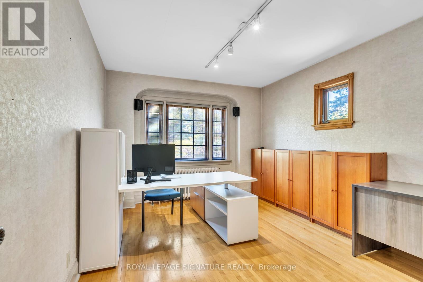 221 Hanna Road, Toronto (Leaside), Ontario  M4G 3P2 - Photo 24 - C12446559