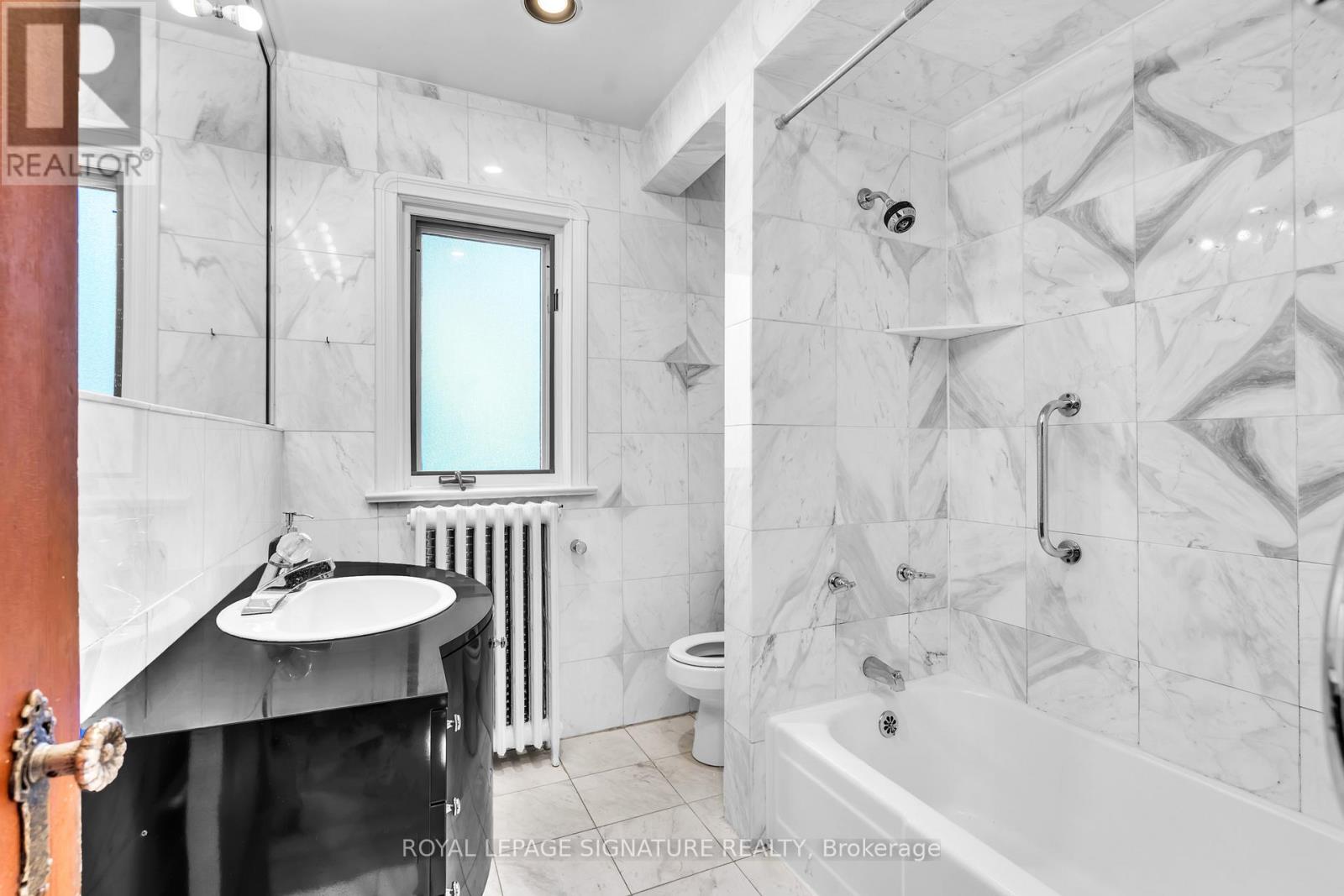 221 Hanna Road, Toronto (Leaside), Ontario  M4G 3P2 - Photo 27 - C12446559