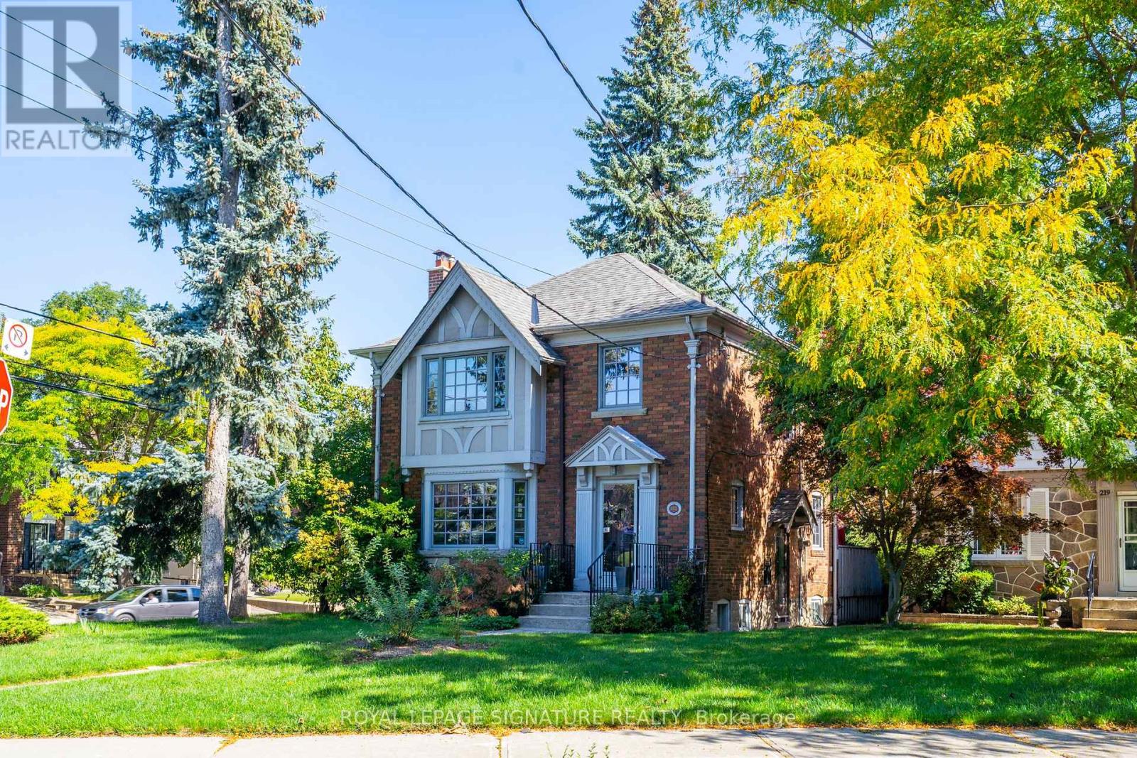 221 Hanna Road, Toronto (Leaside), Ontario  M4G 3P2 - Photo 3 - C12446559
