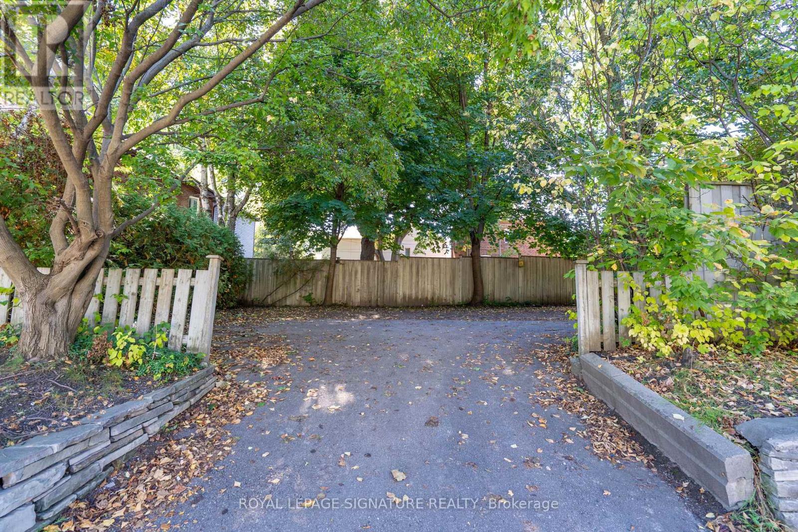 221 Hanna Road, Toronto (Leaside), Ontario  M4G 3P2 - Photo 34 - C12446559