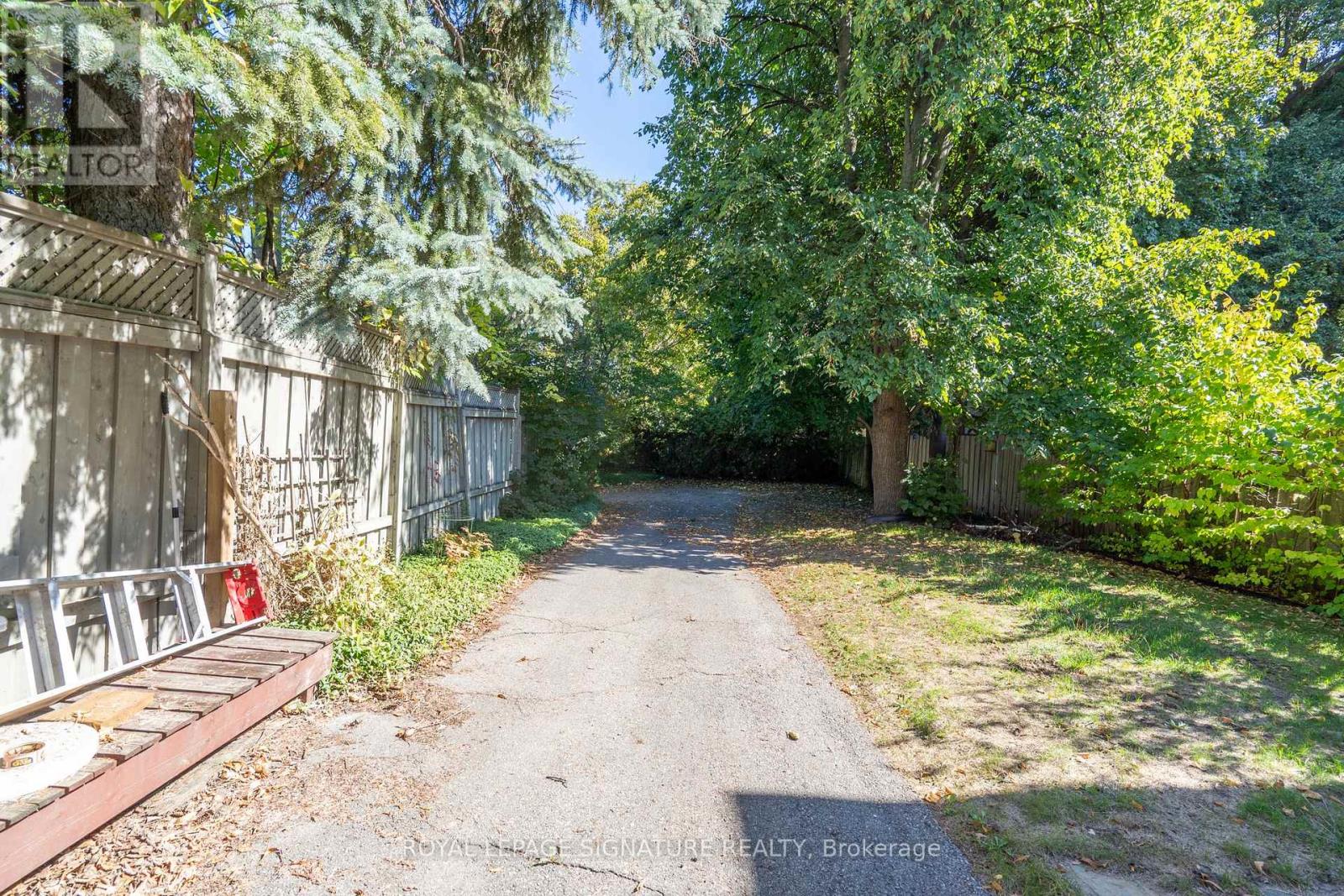 221 Hanna Road, Toronto (Leaside), Ontario  M4G 3P2 - Photo 38 - C12446559