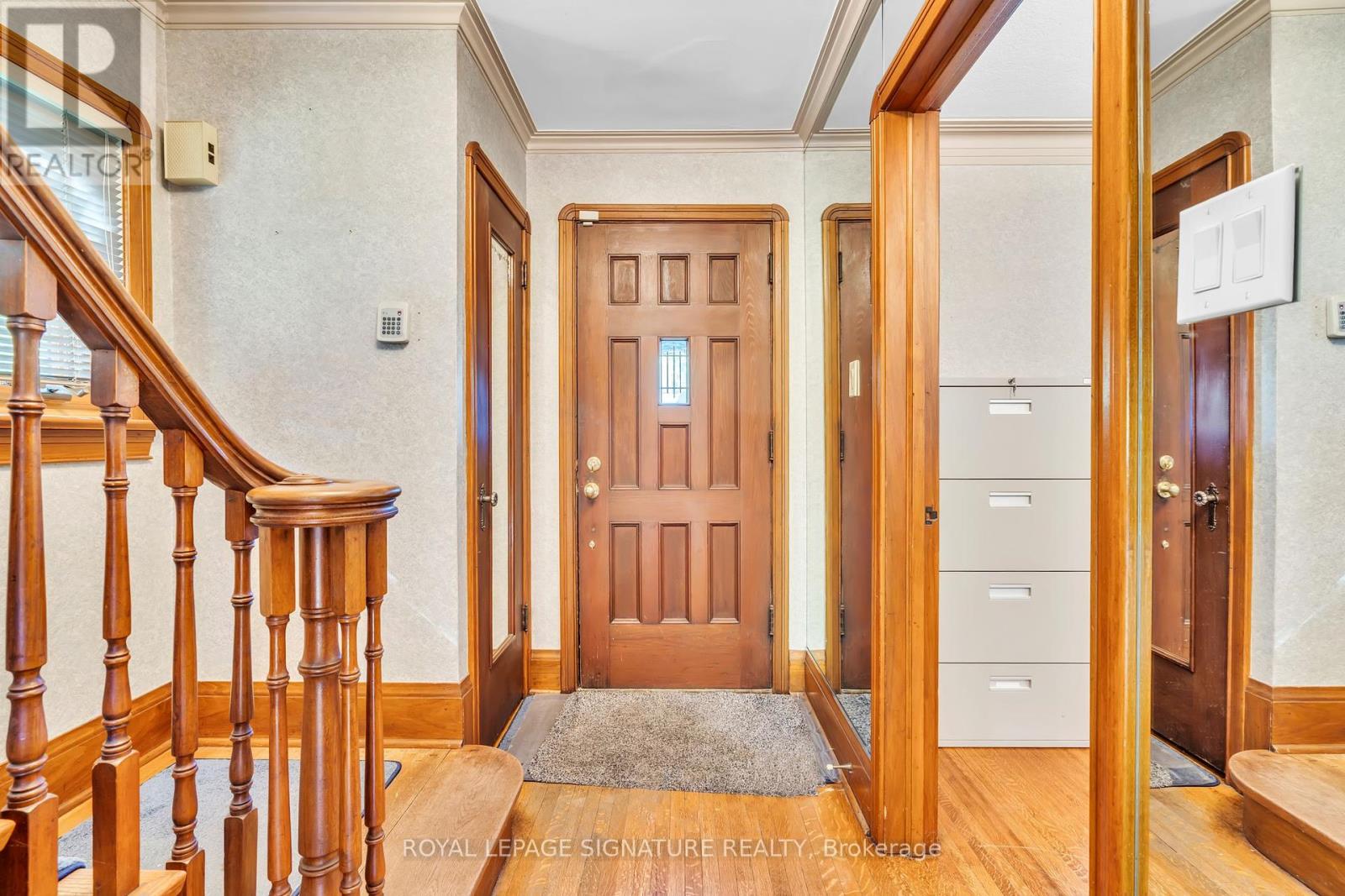 221 Hanna Road, Toronto (Leaside), Ontario  M4G 3P2 - Photo 5 - C12446559