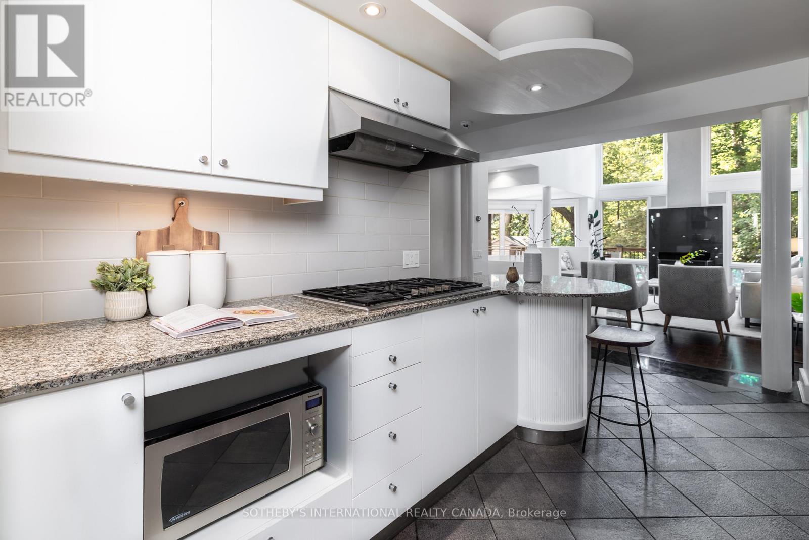 74 Inglewood Drive, Toronto (Rosedale-Moore Park), Ontario  M4T 1H3 - Photo 12 - C12446576