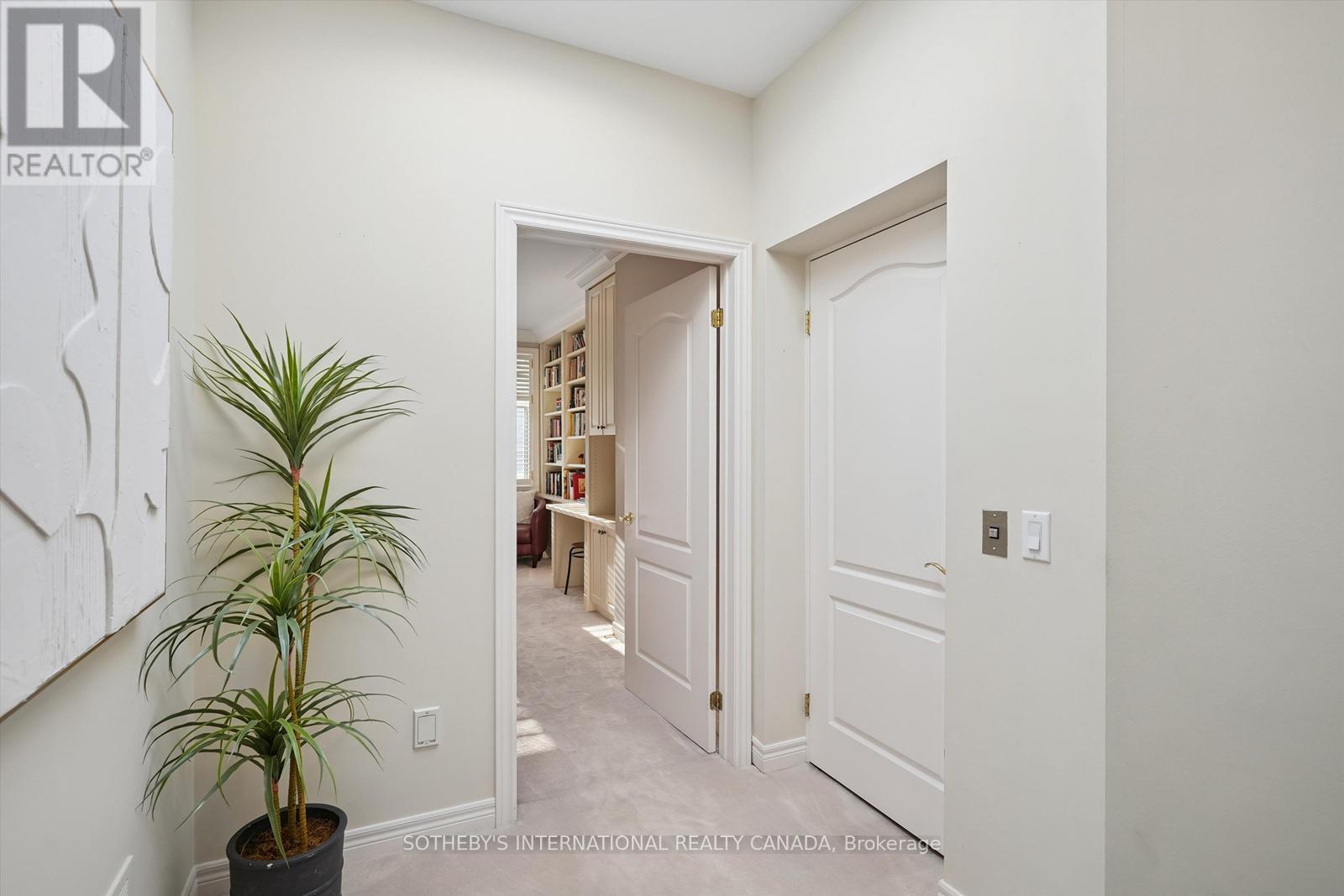 4 - 260 Russell Hill Road, Toronto, Ontario  M4V 2T2 - Photo 23 - C12446584