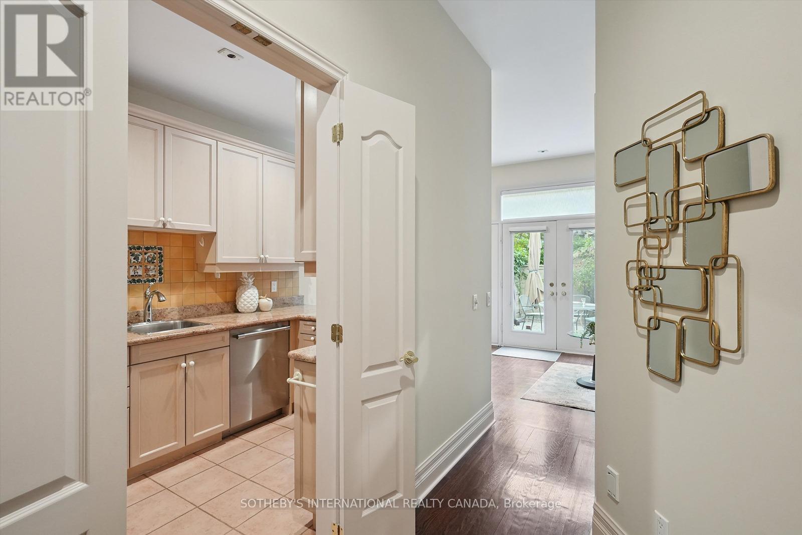 4 - 260 Russell Hill Road, Toronto, Ontario  M4V 2T2 - Photo 9 - C12446584