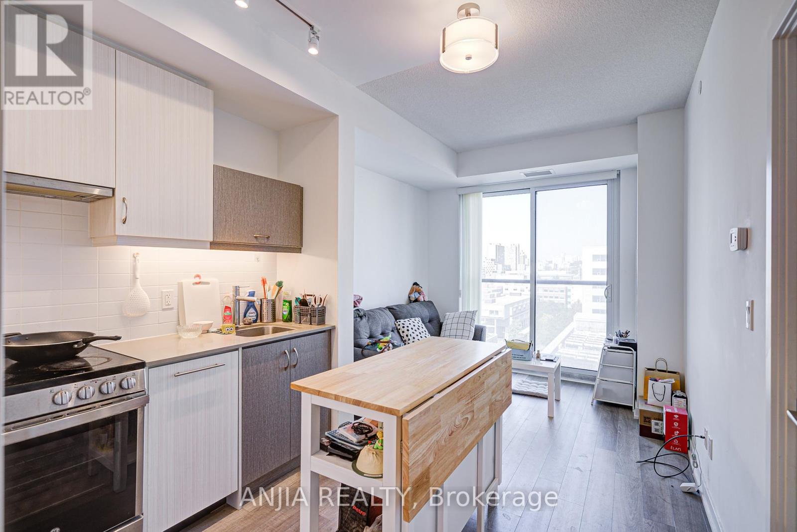 1106 - 181 Huron Street, Toronto, Ontario  M5T 0C1 - Photo 16 - C12446606