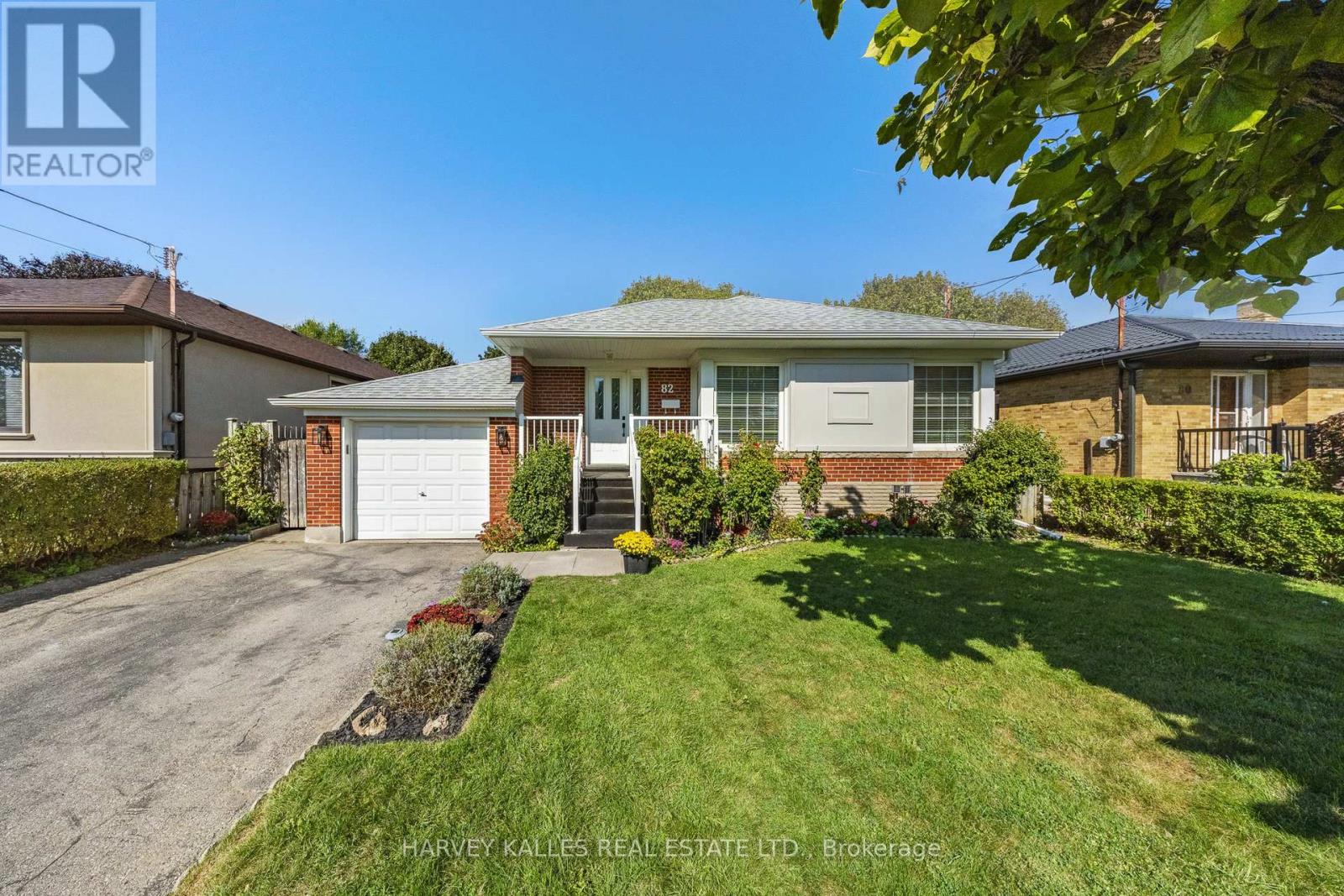 82 ACTON AVENUE, Toronto, Ontario