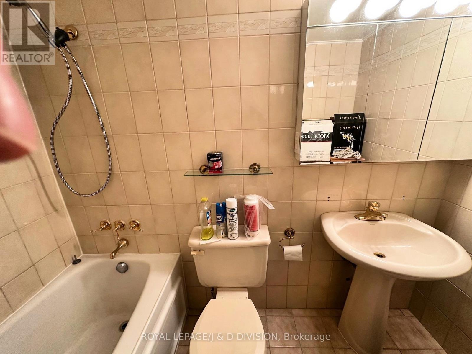 1510 - 130 Neptune Drive, Toronto (Englemount-Lawrence), Ontario  M6A 1X5 - Photo 10 - C12446675