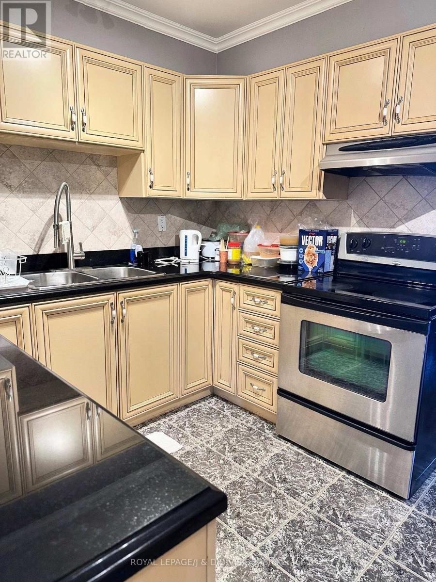 1510 - 130 Neptune Drive, Toronto (Englemount-Lawrence), Ontario  M6A 1X5 - Photo 3 - C12446675