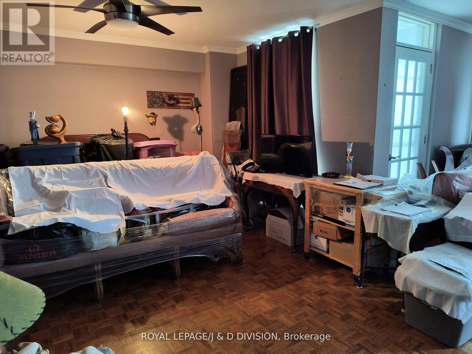 1510 - 130 Neptune Drive, Toronto (Englemount-Lawrence), Ontario  M6A 1X5 - Photo 5 - C12446675