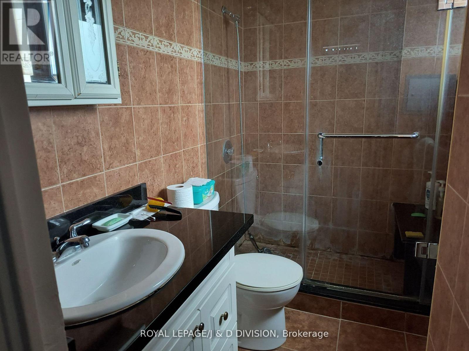 1510 - 130 Neptune Drive, Toronto (Englemount-Lawrence), Ontario  M6A 1X5 - Photo 8 - C12446675