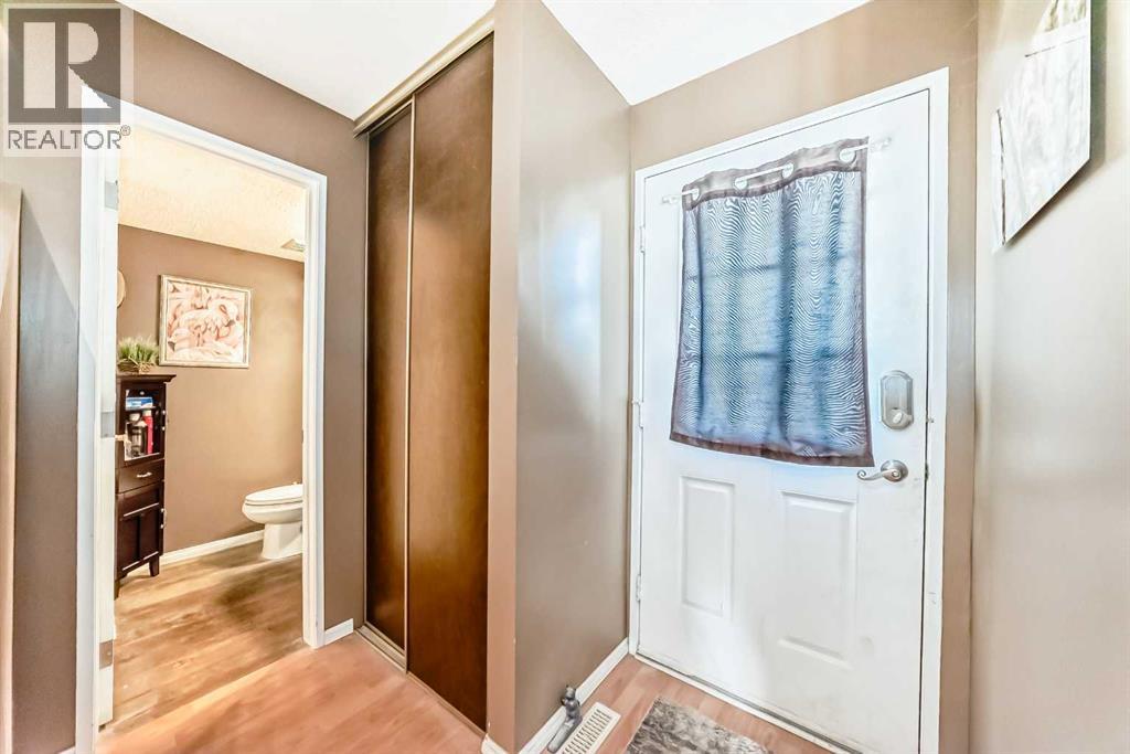 147 Castledale Way Ne, Calgary, Alberta  T3N 1B7 - Photo 2 - A2260715
