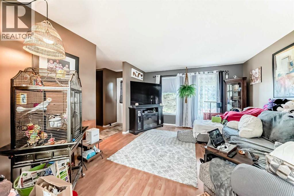 147 Castledale Way Ne, Calgary, Alberta  T3N 1B7 - Photo 5 - A2260715
