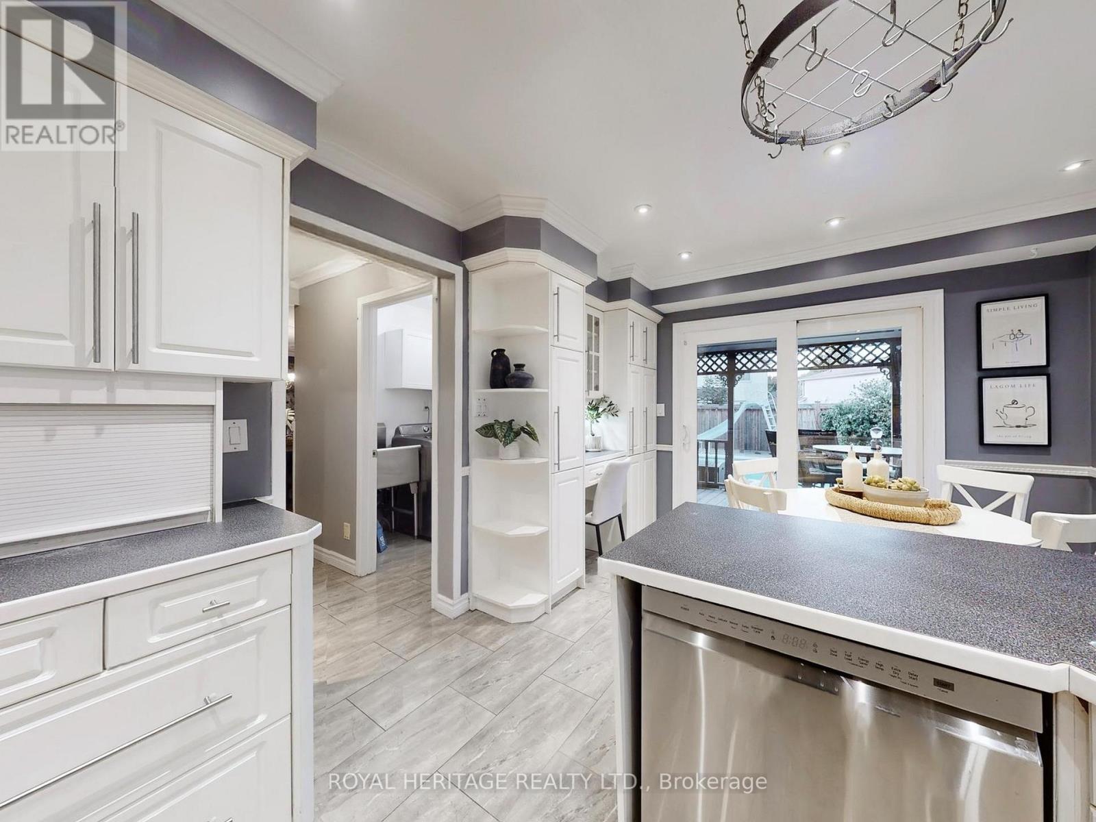 138 William Stephenson Drive, Whitby (Blue Grass Meadows), Ontario  L1N 8V3 - Photo 12 - E12446556