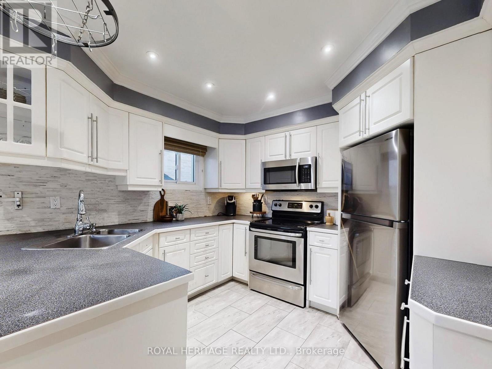 138 William Stephenson Drive, Whitby (Blue Grass Meadows), Ontario  L1N 8V3 - Photo 14 - E12446556