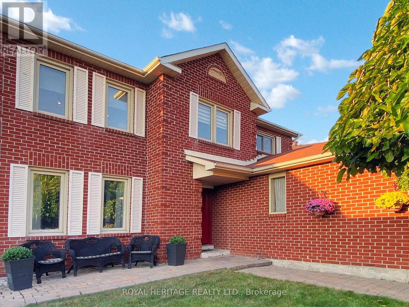 138 William Stephenson Drive, Whitby (Blue Grass Meadows), Ontario  L1N 8V3 - Photo 2 - E12446556