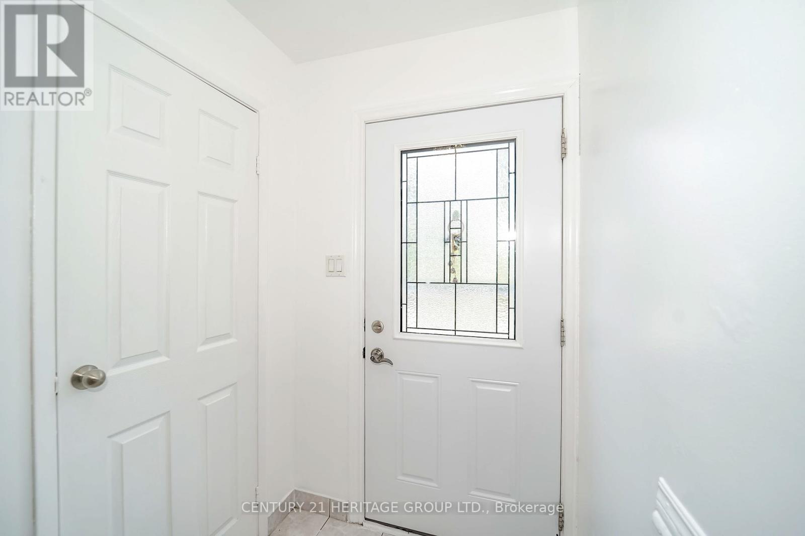 176 - 90 Wingarden Court, Toronto, Ontario  M1B 2K3 - Photo 2 - E12446560