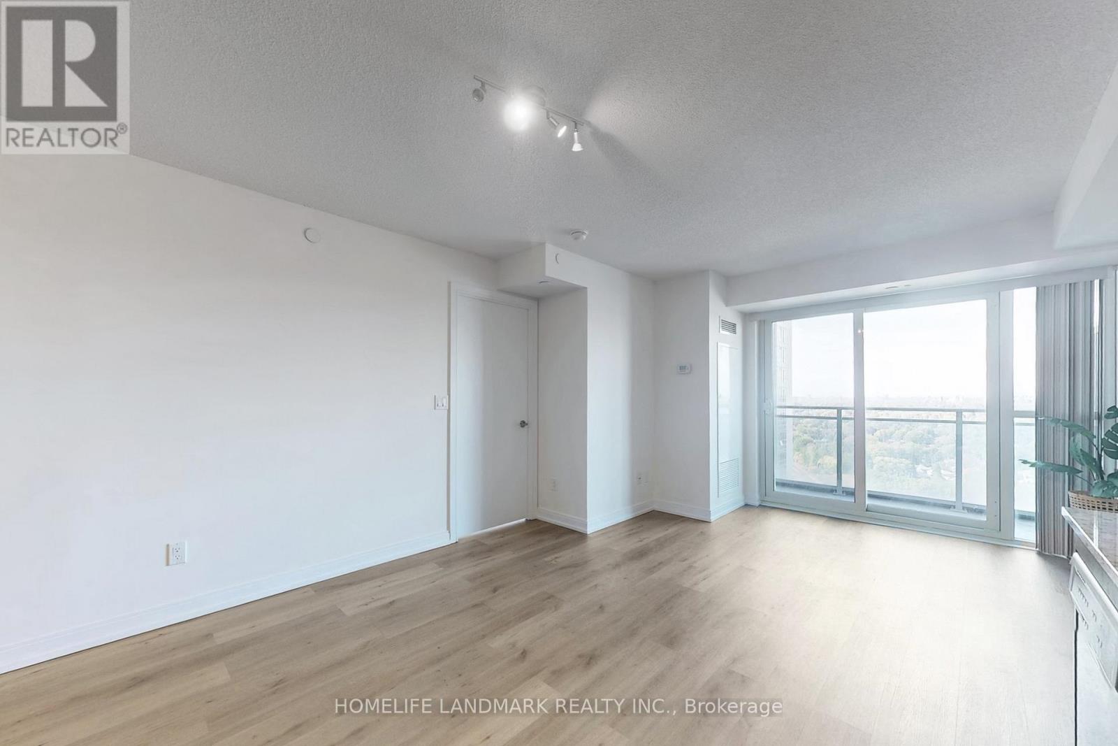 2106 - 255 Village Green Square, Toronto (Agincourt South-Malvern West), Ontario  M1S 0L7 - Photo 15 - E12446589